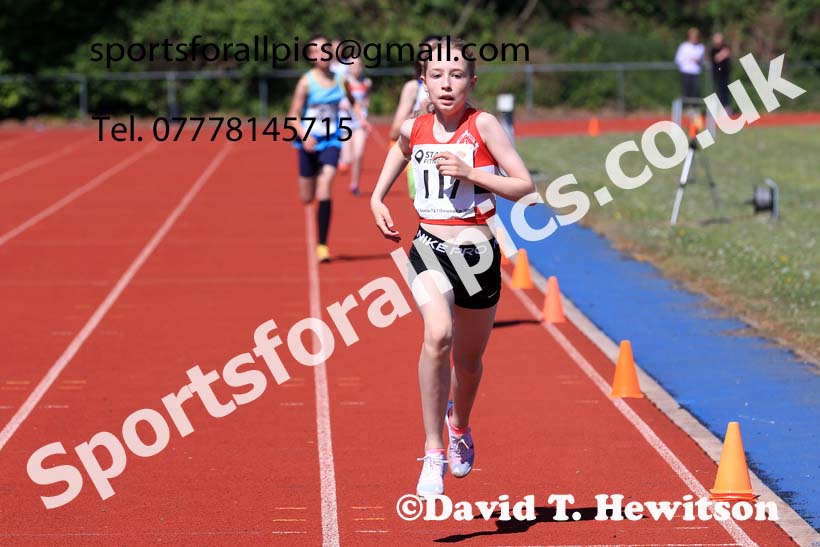 Girls under-13s 800 metres, 2025 North Eastern Track and Field Champs., Shildon, County Durham. Photo: David T. Hewitson/Sports for All Pics